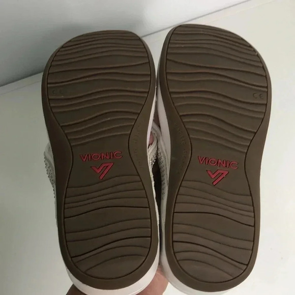 VIONIC White Flip Flops - Picture 5 of 5